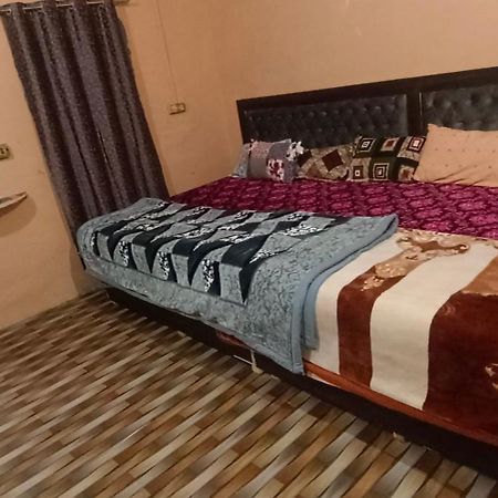 Shree Gopal Niketan Hotel Mathura Bagian luar foto