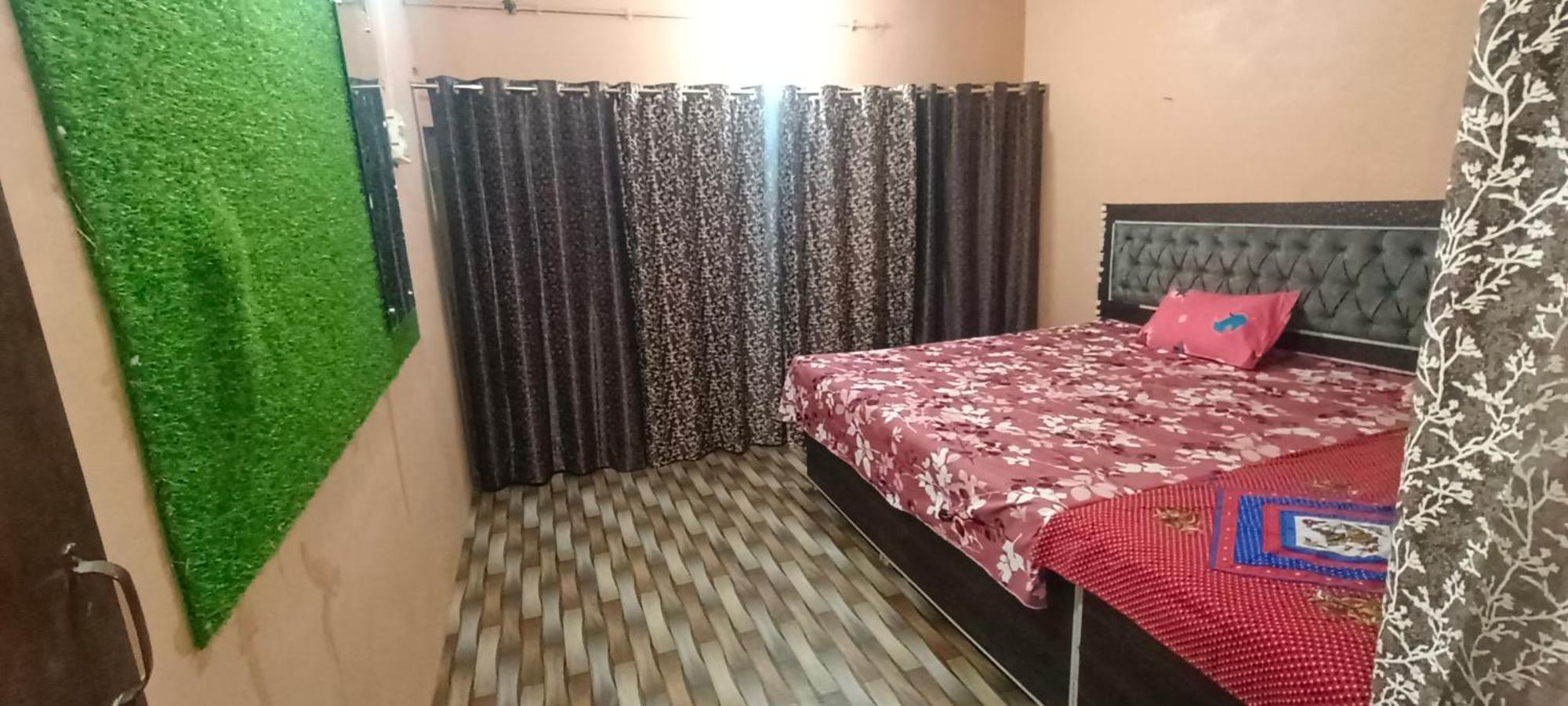 Shree Gopal Niketan Hotel Mathura Bagian luar foto